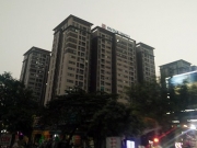 Cư d&acirc;n The Vesta khốn khổ bịt mũi v&igrave; nước bể phốt tr&agrave;n đầy s&acirc;n