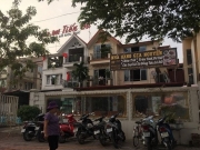 H&agrave; Nội: Đất c&ocirc;ng cộng bị qu&acirc;y tường, mở qu&aacute;n bia