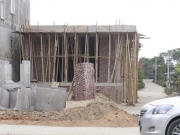 Nh&agrave; 3 tầng của B&iacute; thư x&atilde; bị "tu&yacute;t c&ograve;i" v&igrave; vi phạm h&agrave;nh lang an to&agrave;n giao th&ocirc;ng