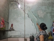 Thi c&ocirc;ng dự &aacute;n k&eacute;o d&agrave;i, nh&agrave; d&acirc;n nứt to&aacute;c