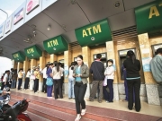 Đến hẹn lại l&ecirc;n &ndash; NHNN y&ecirc;u cầu kh&ocirc;ng để ATM hết tiền