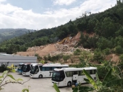 Ngang nhi&ecirc;n khai th&aacute;c đ&aacute; tại v&ugrave;ng sạt lở