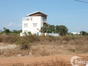 Dự &aacute;n ho&agrave;nh tr&aacute;ng, nhưng vắng b&oacute;ng người